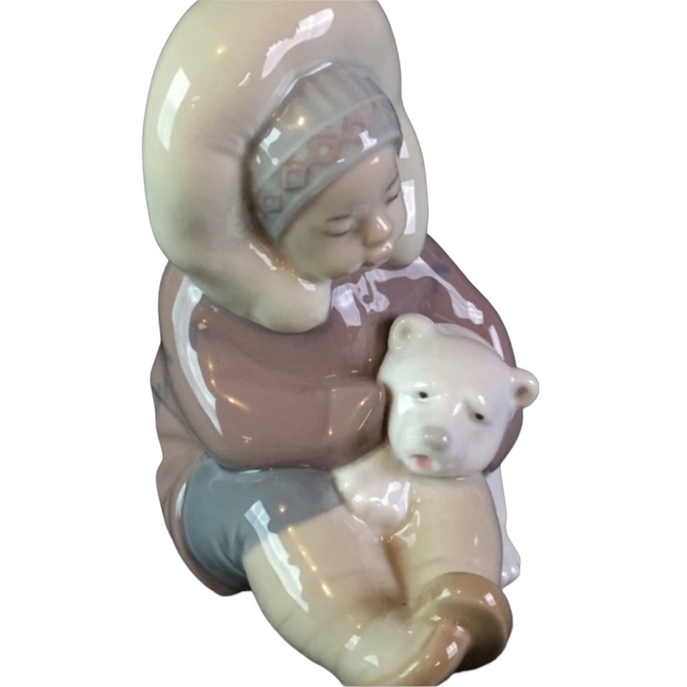 Retired Lladro Eskimo Playing Collector figurine 1195 Mint